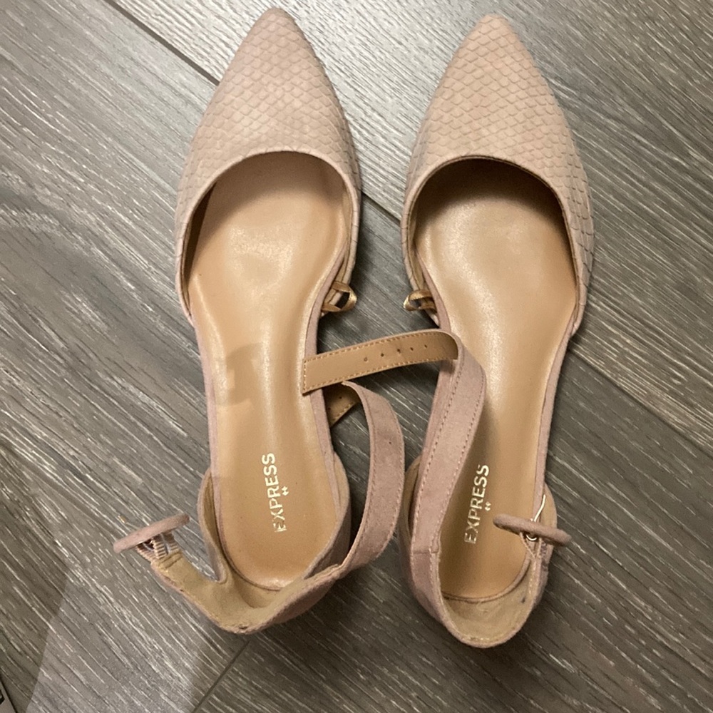 Express pointy flats